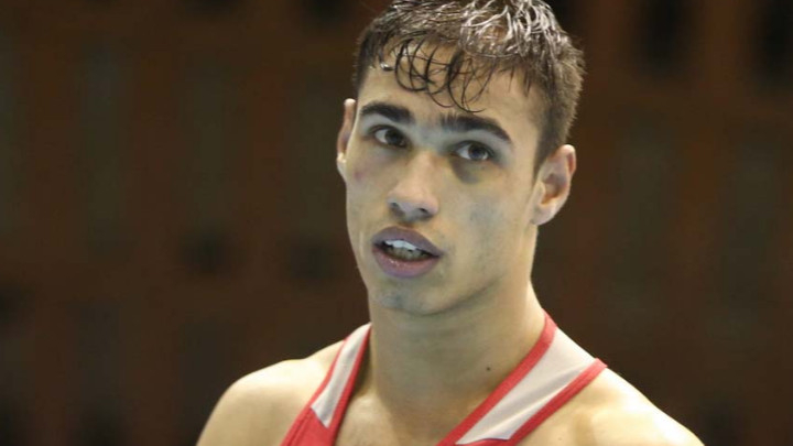 Българинът Боян Асенов започна с победа участието си на световното първенство по бокс...