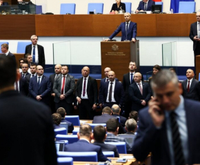 Бойкот на опозицията блокира заседанието на парламента
