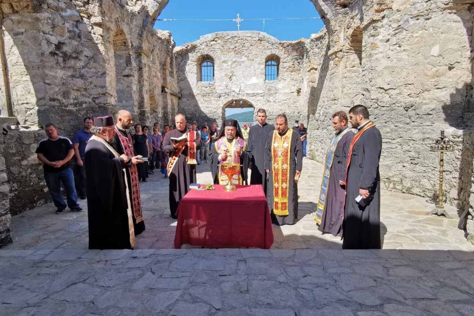 На 5 август (събота), за пета поредна година, Негово Високопреосвещенство Старозагорският митрополит Киприан ще отслужи Божествена св. Литургия в Потопената...