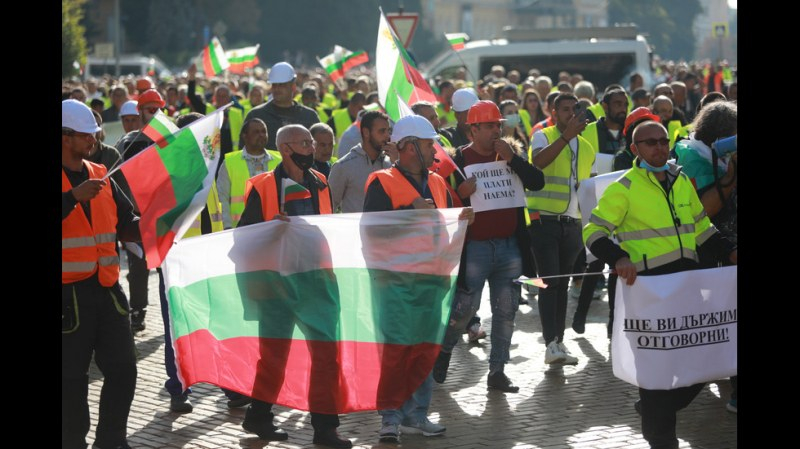 Браншовата камара „Пътища” обяви, че организира национален протест на 13 април.
Ръководството на камарата изразява крайното си възмущение и несъгласие...