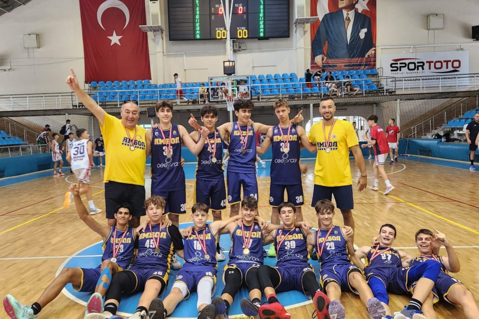 Баскетболистите на „Тунджа“ – Ямбол до 15-годишна възраст станаха трети и спечелиха бронзовите медали в престижния турнир „Балканска купа“, който се проведе...