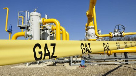 Државната компания "Булгаргаз" предлага на Комисията за енергийно и водно регулиране (КЕВР) газът да поевтинее с малко над 13% от днес. Така новата цена...