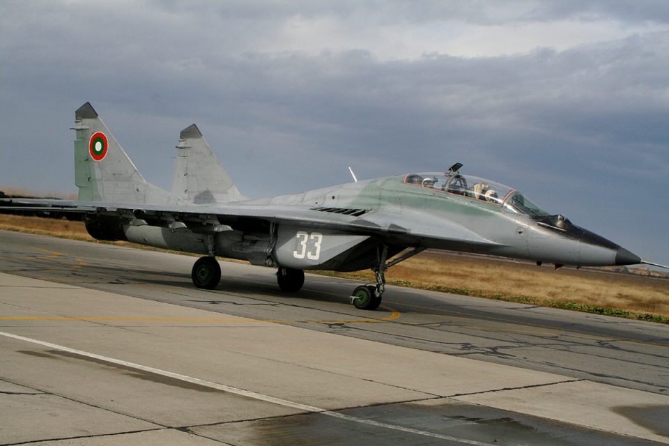 България получи втория самолетен двигател за МиГ-29 от Полша. Това съобщи Министерството на отбраната в своя официален профил в Twitter. В края на март...