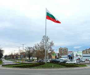 Българският трибагреник вече се вее и на един от входовете на град Ямбол (ВИДЕО)