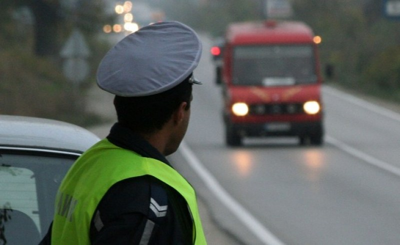 Автобус, превозващ работници от мини "Марица изток", и камион са се ударили челно край Нова Загора.
Сигналът за тежката катастрофа, която е станала на...