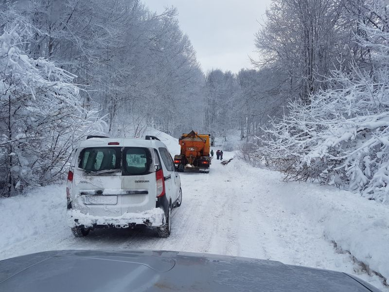 Четири машини за снегопочистване са в готовност за зимно поддържане в Сливен, съобщиха от пресцентъра на общината. Две от тях са малогабаритни и ще се...