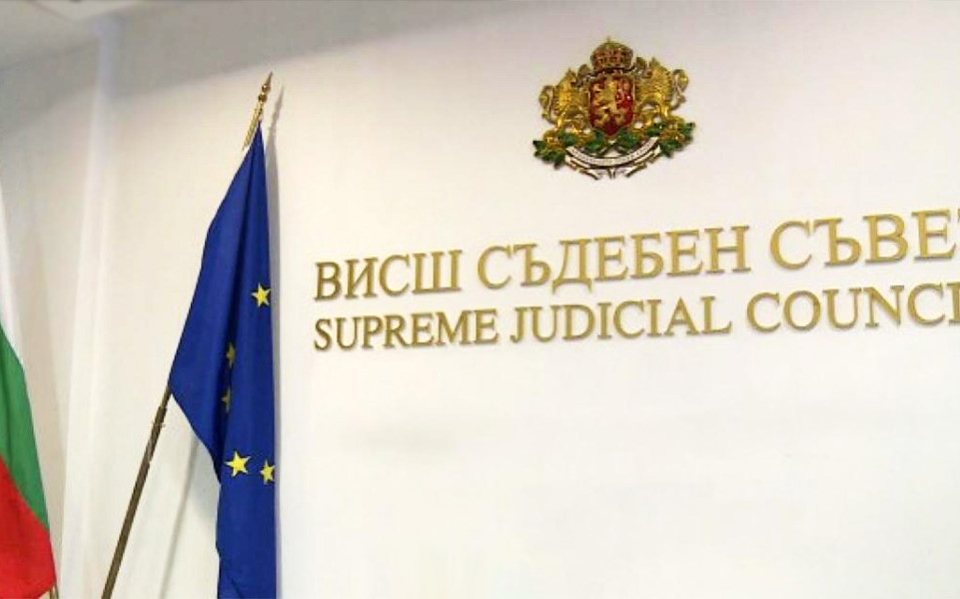 Четирима членове на Прокурорската колегия на Висшия съдебен съвет внесоха второ искане за предсрочно прекратяване мандата на главния прокурор Иван Гешев....