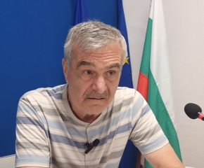Чувството за хумор е острието на интелигентността, то е и любов, казва актьорът Вълчо Янев от ямболския театър