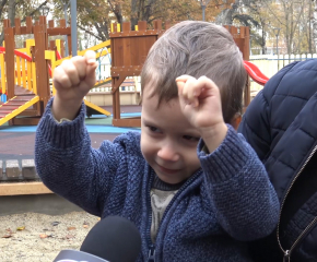 Да мопогнем на тригодишния Виктор! (видео)