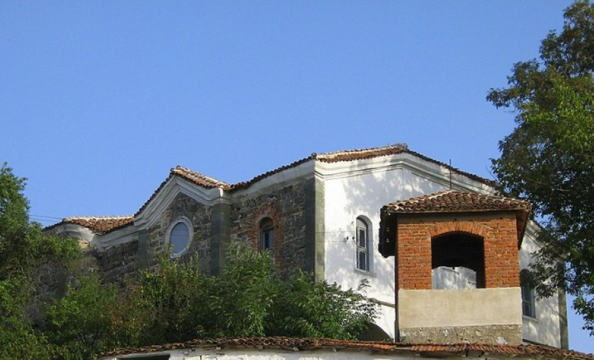 Дарителска кампания събира средства за ремонт на 120-годишната църква "Св. Георги" в боляровското село Воден. Православният храм е с уникална архитектура...