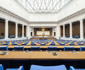 Депутатите разглеждат ветото на Радев срещу БТР-ите за Украйна