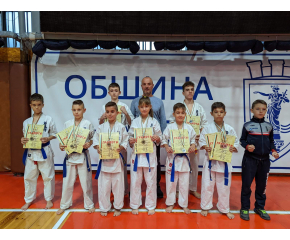 Десет медала завоюваха каратистите от Спортен клуб „Киокушин Ямбол“ от Националното първенство Купа „Пристис“ в Русе