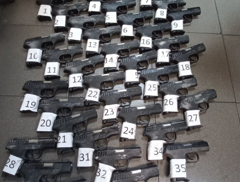 Митническите служители  откриха 35 контрабандни пистолета и четири празни пълнителя при проверка на микробус.
На 15.11.2022 г. на МП Капитан Андреево...