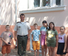 Децата от Детски комплекс – Сливен се запознаха отблизо с военната професия