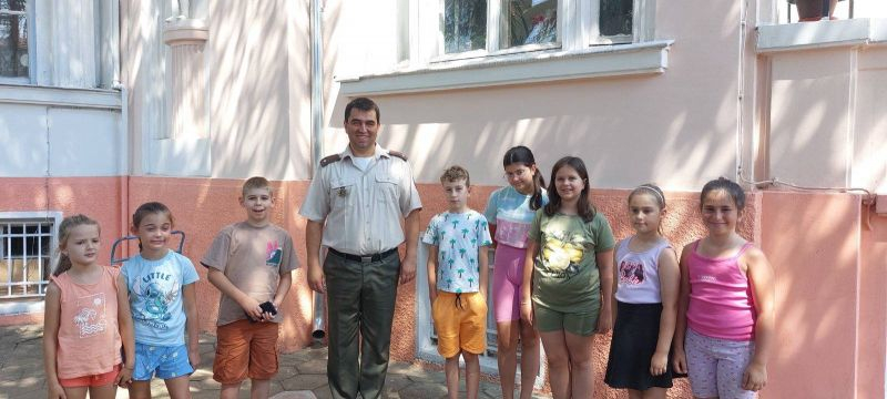 Военно окръжие II степен - Сливен гостува в Центъра за подкрепа за личностно развитие – Детски комплекс. Визитата се проведе в рамките на летните занимания,...