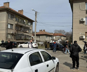 Девет души са ранени при масов бой с брадви и мотики в Казанлък
