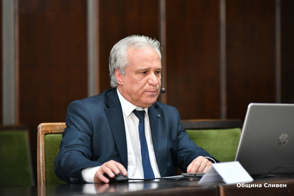 Адвокат Димитър Митев бе избран за председател на Общинския съвет в Сливен. Това стана при повторно тайно гласуване на заседанието днес, при което кандидатурата...