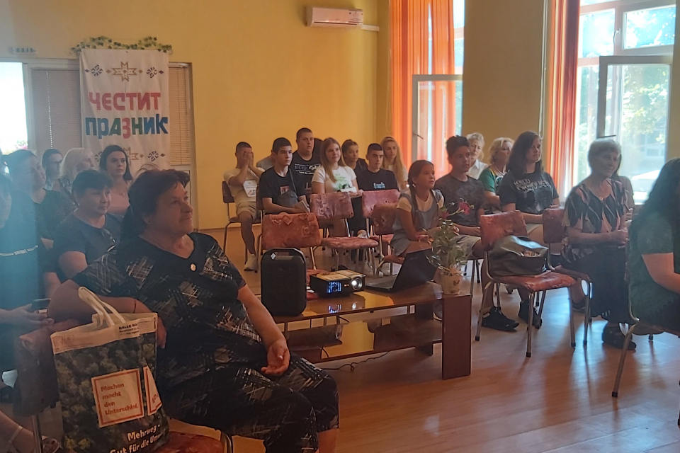 На 12 август 2022 г. - Международен ден на младежта, в Народно читалище „Просвета-1910“, с. Тенево, се състоя среща-дискусия с младежи от селата Тенево,...