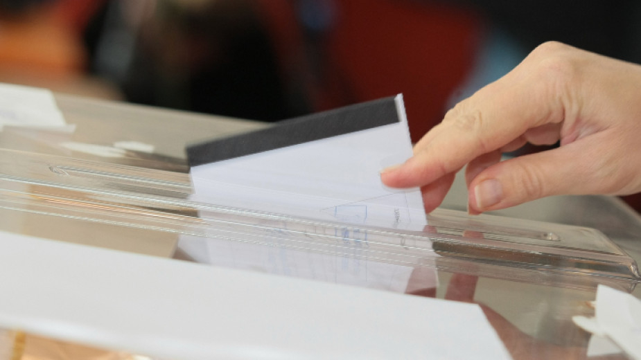 Регистрацията на кандидатски листи в общинските избирателни комисии (ОИК) за местните избори на 29 октомври приключва днес, съгласно хронограмата на ЦИК. 
Кандидати...