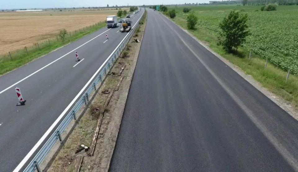 Около 10.00 ч. днес се пуска движението в ремонтирания 6-километров участък от автомагистрала "Тракия", от общо 16-километровия участък, който се обновява...