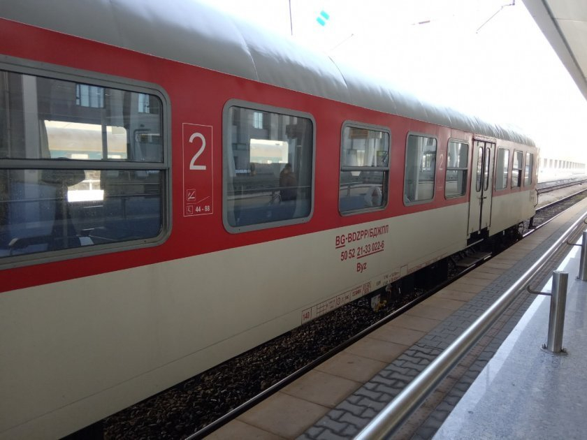 От днес, 25 април, се възстановява движението на международния влак, който пътува между София и Халкали (Истанбул). Ръководствата на БДЖ и турските железници...