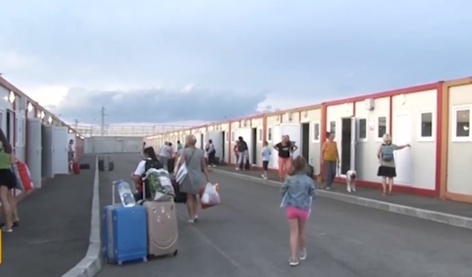 До края на седмицата украинските бежанци, настанени в центъра за временно пребиваване в Елхово, ще бъдат преместени в базата на „Българските държавни железници“...