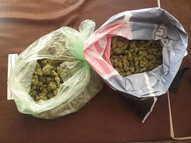 
Двама мъже от Новозагорско са задържани с над осем килограма марихуана на стойност над 48 хиляди лева. Това съобщи пред журналисти тази сутрин Ваня Белева,...