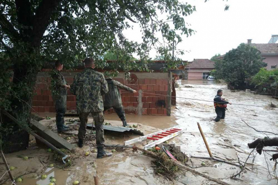 Държавата ще осигури временни жилища на тези, които са изгубили своите имоти след наводненията в карловските села, надявам се впоследствие да има и по-сериозна...