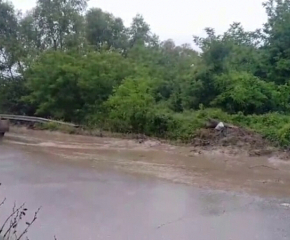 Дъждовете в Северозападна България са създали редица опасности по пътищата