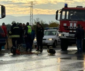 Един загинал и петима пострадали при тежка катастрофа между камион и микробус край Мъглиж