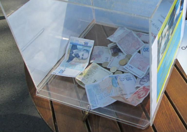 Служители от РУ- Елхово разследват кражба на пари от кутия за дарения в парклиса на местната болница. Сигналът за посегателството постъпил в полицията...