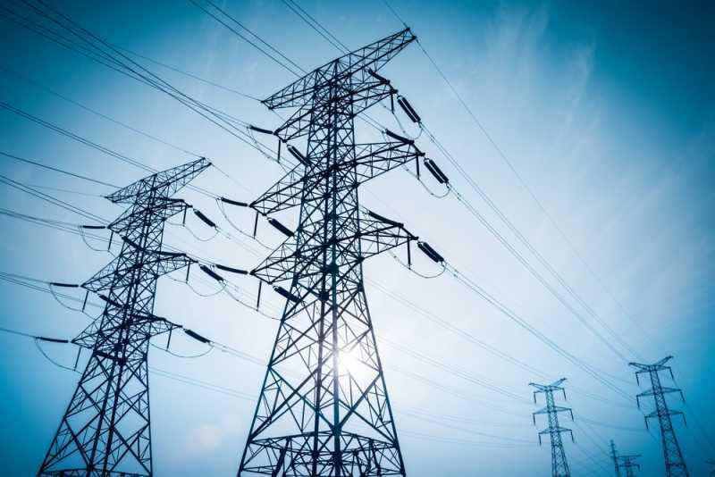 Небитовите клиенти на EVN и Енерго-Про, които доставят ток в Североизточна и Южна България, са неприятно сюрпризирани от по-големите сметки, които трябва...