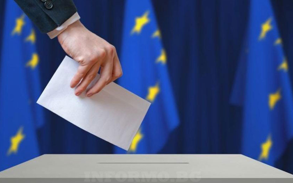 54 на сто от младите българи заявяват, че ще гласуват в предстоящите на 9 юни избори за Европейски парламент. Това показват данни от проучване на "Евробарометър",...