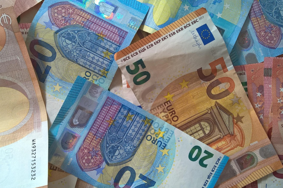 50% от българите са против еврото, а 43 процента го подкрепят. Това показват данните на последното проучване на Евробарометър, представено днес. В останалите...