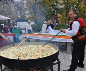 Фестивал на греяната ракия и зелевата чорба в Русенско