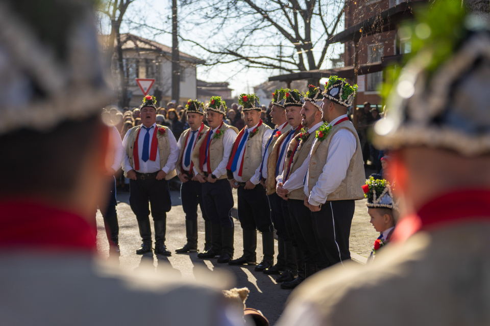 В Ямбол се проведе уникалният фестивал „Ямболски коледарски буенек“ – празник на танцуващите коледари, който няма аналог в България. Празникът, организиран...
