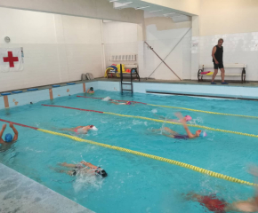 Финални занятия от Лятно училище по плуване и превенция на водния травматизъм на БЧК – Ямбол