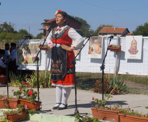 Фолклорът обедини участниците в празника „Всички българи заедно“