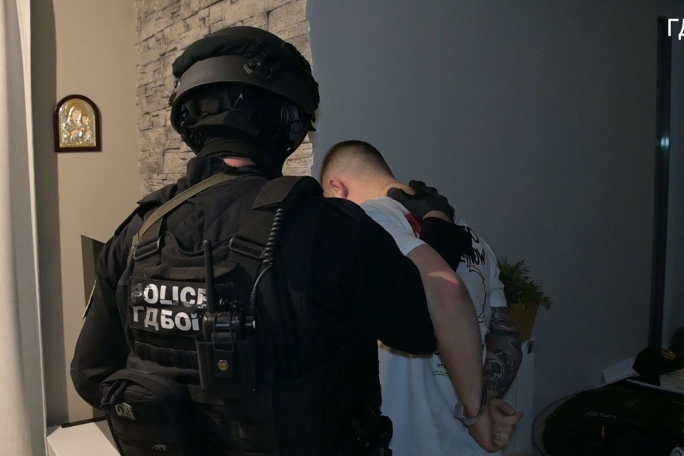 Шестима души са задържани, а единайсет са разпитани в рамките на мащабна полицейска операция, насочена срещу организирана престъпна група, извършвала трафик...