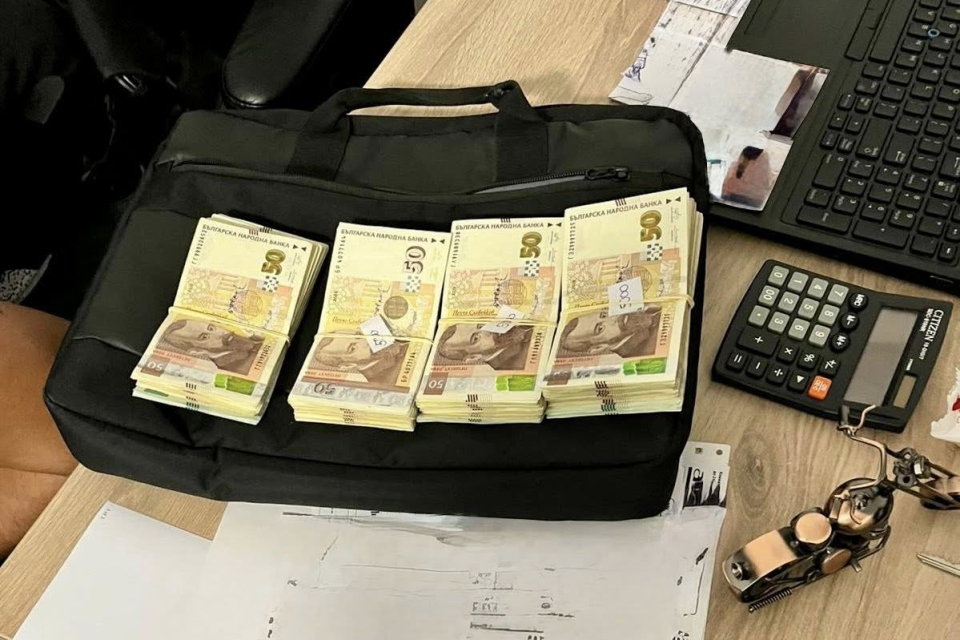 Разбиха организирана престъпна група, извършваща насилствени действия, съобщиха на Фейсбук страницата на ГДБОП.
Акцията е проведена на 17 юли на територията...