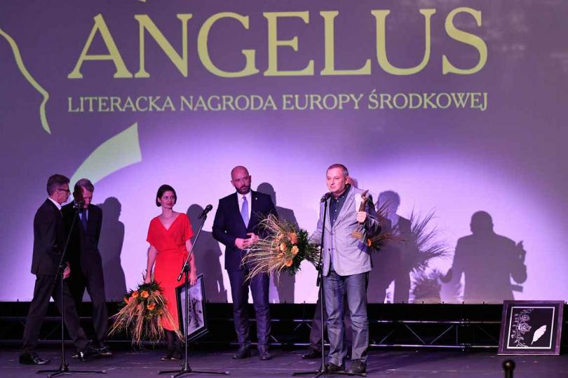 Роденият в Ямбол писател Георги Господинов спечели една от най-големите европейски награди за литература - "Ангелус". На церемония снощи във Вроцлав романът...