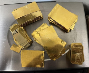На ГКПП "Лесово" хванаха турски шофьор с над 3,6 кг златни кюлчета и слитъци, натъпкани в джобовете
