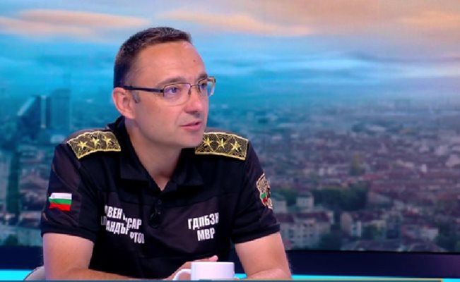 Два са действащите пожари на територията на страната. Продължава борбата с огъня в Рила над Рилския манастир, както и в Пирин, в района на Горно Спанчево...