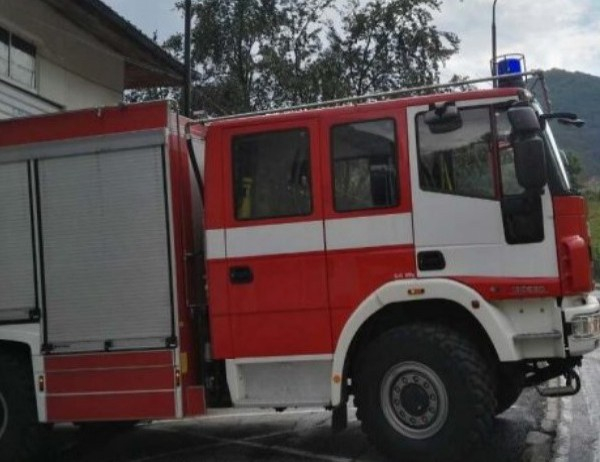 На 11 декември, около 15,35 часа, е възникнал пожар в цех за пелети на самуиловско шосе в град Сливен.  Съобщението е получено в РСПБЗН-Сливен в 15,39...
