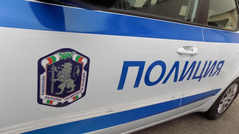 Служители от РУ-Елхово задържаха 37-годишна жена за извършен грабеж. Вчера, около 12:15 ч., в полицията постъпил сигнал, че минути по-рано в частен имот...