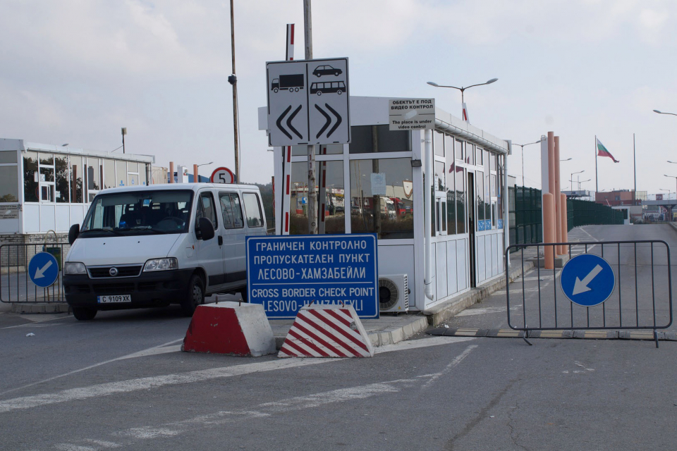 По информация на ГД “Гранична полиция“, от 22 часа на 29 октомври до 6 часа на 30 октомври на всички ГКПП на българо-турската граница движението на моторни...
