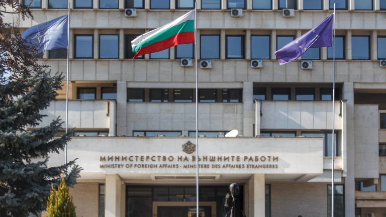 Група българи напусна Израел с автобуси към Египет. Това потвърдиха за БНТ представители на българската общност в Израел.
МВнР уведомява, че е в ход операция...