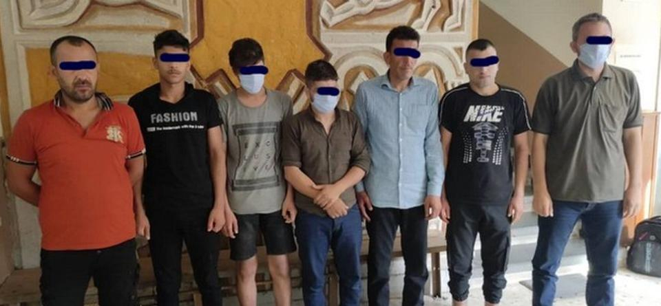 Мъж на 31-годишна възраст е задържан в Районното управление в Харманли за подпомагане на чужденци да пребивават противозаконно в страната, съобщиха от...