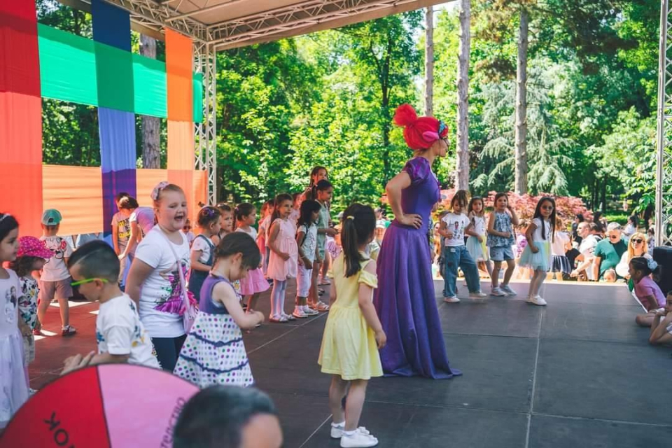 Община Стралжа продължава с инициативата си „Весела, щура лятна ваканция“.
На 29 август, петък, от 19:00 часа пред хотел „Хемус“ децата ще могат да се...