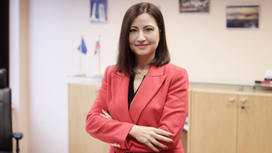 Илиана Иванова, бивш евродепутат и настоящ член на Европейската сметна палата, ще е кандидатът на ГЕРБ-СДС за еврокомисар на мястото на Мария Габриел....